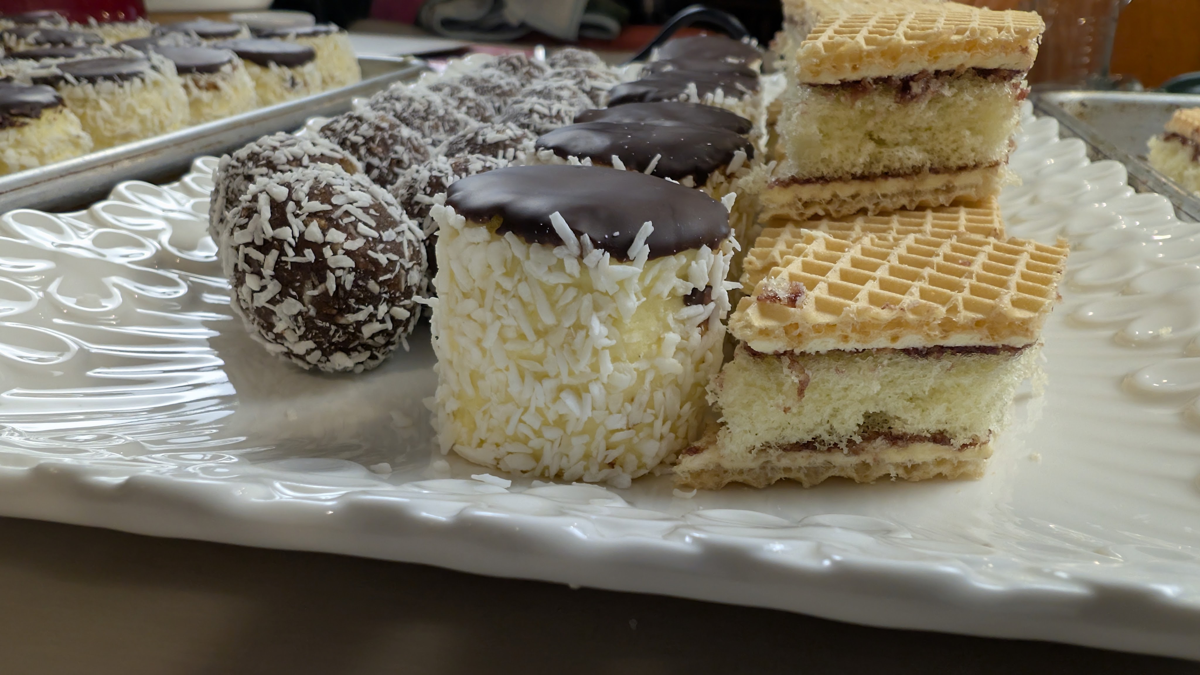 If you love Christmas baking but want something easy, impressive, and perfect for gifting, this Triple Christmas Cookie Box is the recipe for you! From one base buttercream and two sponge cakes, you’ll create three classic treats loved across the Balkans.